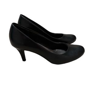 Black leather mini heals size 6.5